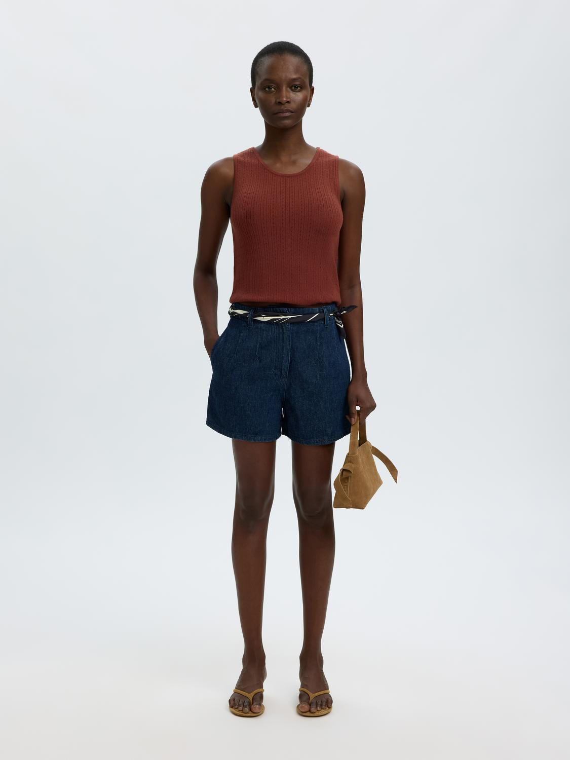 model_shot-creative